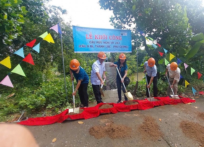 Thêm một cây cầu Việt kiều được khởi công tại Tiền Giang Thêm một cây cầu Việt kiều được khởi công tại Tiền Giang