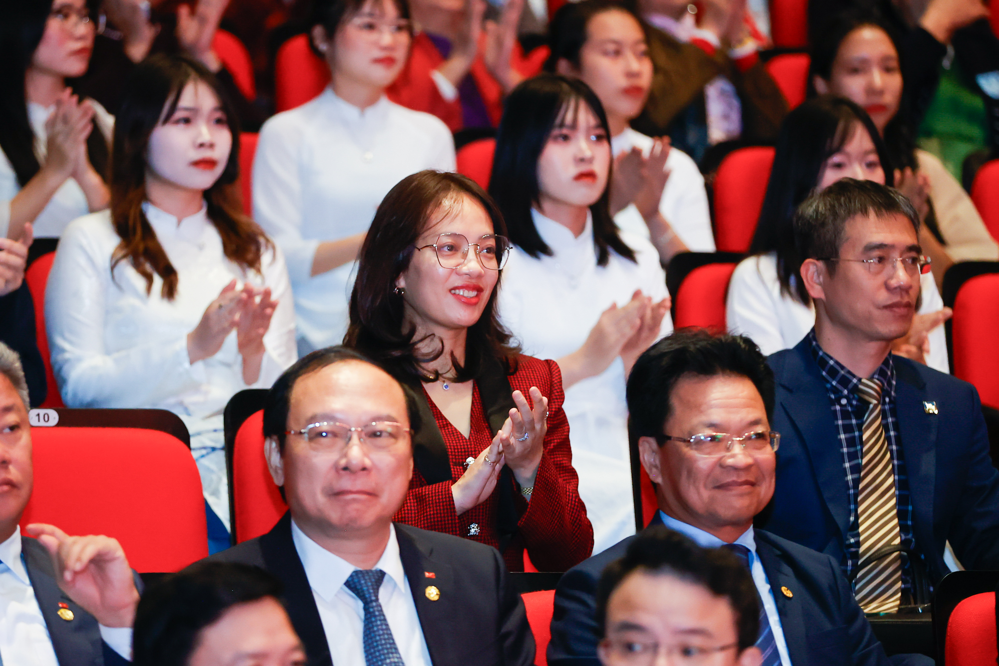 Thủ tướng mong mỗi kiều bào luôn là một đại sứ của tình hữu nghị Việt Nam-Trung Quốc- Ảnh 4. Thủ tướng mong mỗi kiều bào luôn là một đại sứ của tình hữu nghị Việt Nam-Trung Quốc- Ảnh 4.