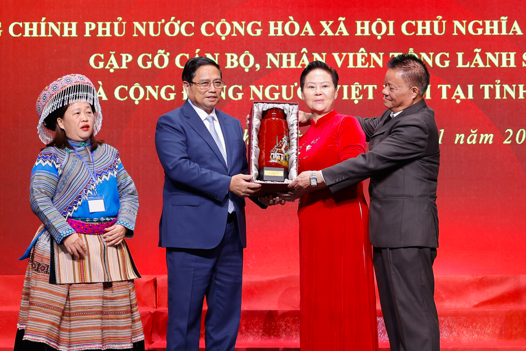 Thủ tướng mong mỗi kiều bào luôn là một đại sứ của tình hữu nghị Việt Nam-Trung Quốc- Ảnh 6. Thủ tướng mong mỗi kiều bào luôn là một đại sứ của tình hữu nghị Việt Nam-Trung Quốc- Ảnh 6.