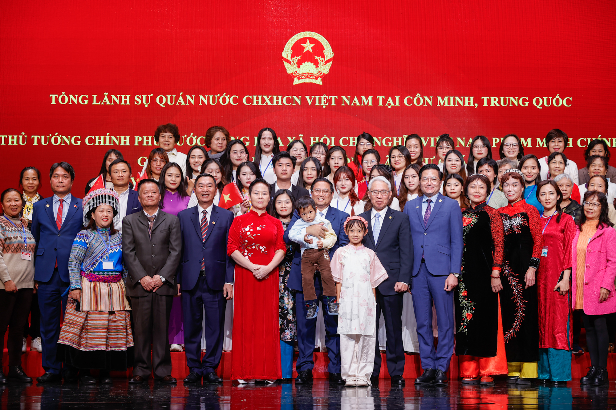 Thủ tướng mong mỗi kiều bào luôn là một đại sứ của tình hữu nghị Việt Nam-Trung Quốc- Ảnh 7. Thủ tướng mong mỗi kiều bào luôn là một đại sứ của tình hữu nghị Việt Nam-Trung Quốc- Ảnh 7.