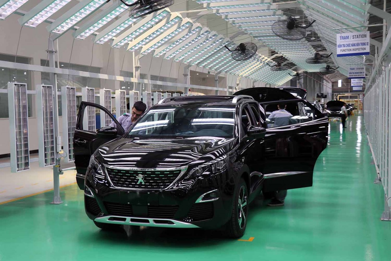 The inspection line for European multi-purpose Peugeot Traveller vehicles, manufactured and assembled at the high-end automobile factory of Truong Hai Group Corporation in Quang Nam Province _ Photo: VNA The inspection line for European multi-purpose Peugeot Traveller vehicles, manufactured and assembled at the high-end automobile factory of Truong Hai Group Corporation in Quang Nam Province _ Photo: VNA
