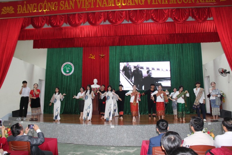 Nghệ An tiếp nhận 30 lưu học sinh đến từ 6 tỉnh của nước bạn Lào Nghệ An tiếp nhận 30 lưu học sinh đến từ 6 tỉnh của nước bạn Lào