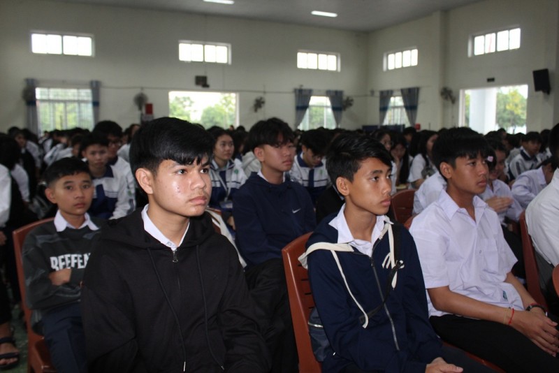 Nghệ An tiếp nhận 30 lưu học sinh đến từ 6 tỉnh của nước bạn Lào Nghệ An tiếp nhận 30 lưu học sinh đến từ 6 tỉnh của nước bạn Lào