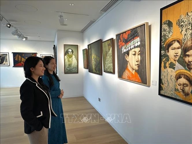 Vietnam Debuts At the 27th Asian Art in London Vietnam Debuts At the 27th Asian Art in London