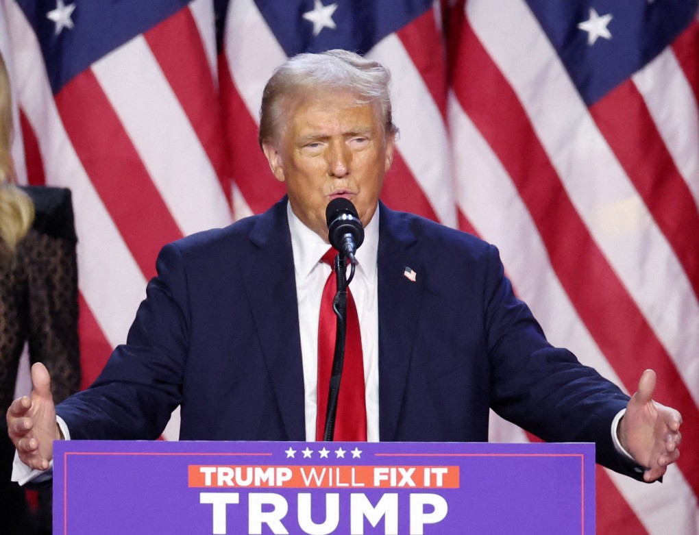Ông Trump phát biểu trước người ủng hộ ở West Palm Beach, bang Florida ngày 6/11. Ảnh: Reuters Ông Trump phát biểu trước người ủng hộ ở West Palm Beach, bang Florida ngày 6/11. Ảnh: Reuters