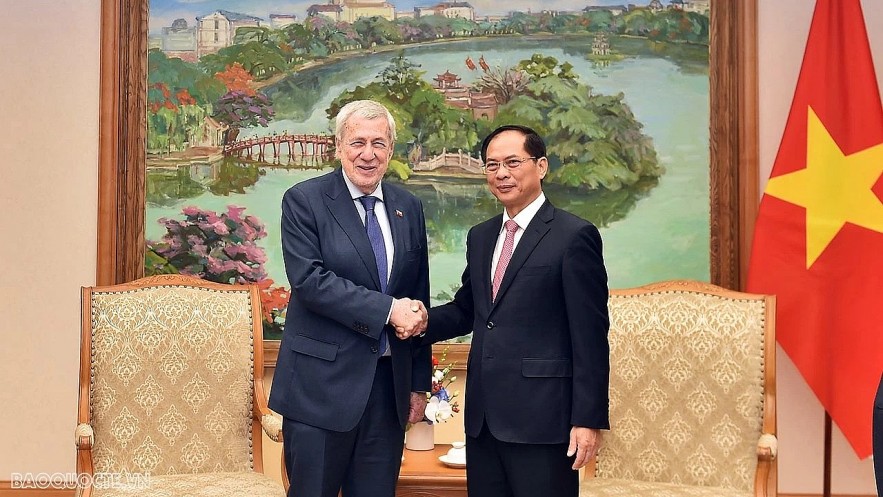 President Luong Cuong Visits Chile: Continuing Traditional Friendship, Bringing Cooperation to Higher Level President Luong Cuong Visits Chile: Continuing Traditional Friendship, Bringing Cooperation to Higher Level