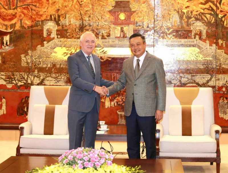 Chủ tịch UBND thành phố Hà Nội Trần Sỹ Thanh và Đại sứ Argentina tại Việt Nam Marcos Antonio Bednarski (trái) tại buổi tiếp (Ảnh: T.L). Chủ tịch UBND thành phố Hà Nội Trần Sỹ Thanh và Đại sứ Argentina tại Việt Nam Marcos Antonio Bednarski (trái) tại buổi tiếp (Ảnh: T.L).
