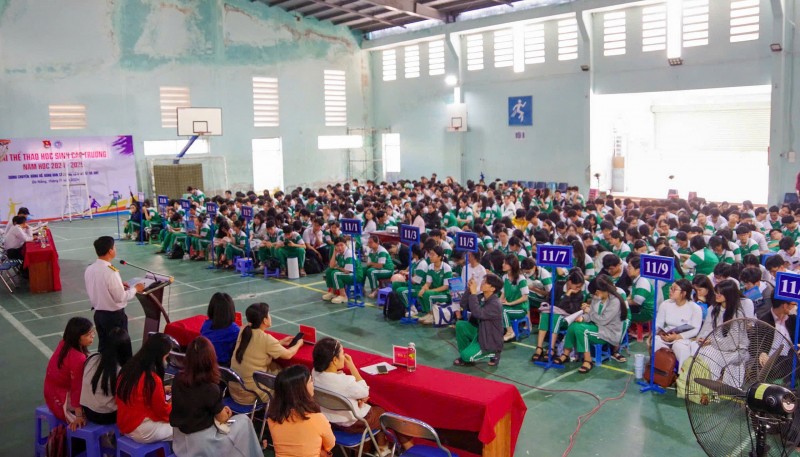 Hoạt động tuyên truyền, hướng nghiệp tư vấn tuyển sinh tại Trường THPT Hoàng Hoa Thám (Đà Nẵng) của Lữ đoàn 172, Vùng 3 Hải quân. Hoạt động tuyên truyền, hướng nghiệp tư vấn tuyển sinh tại Trường THPT Hoàng Hoa Thám (Đà Nẵng) của Lữ đoàn 172, Vùng 3 Hải quân.