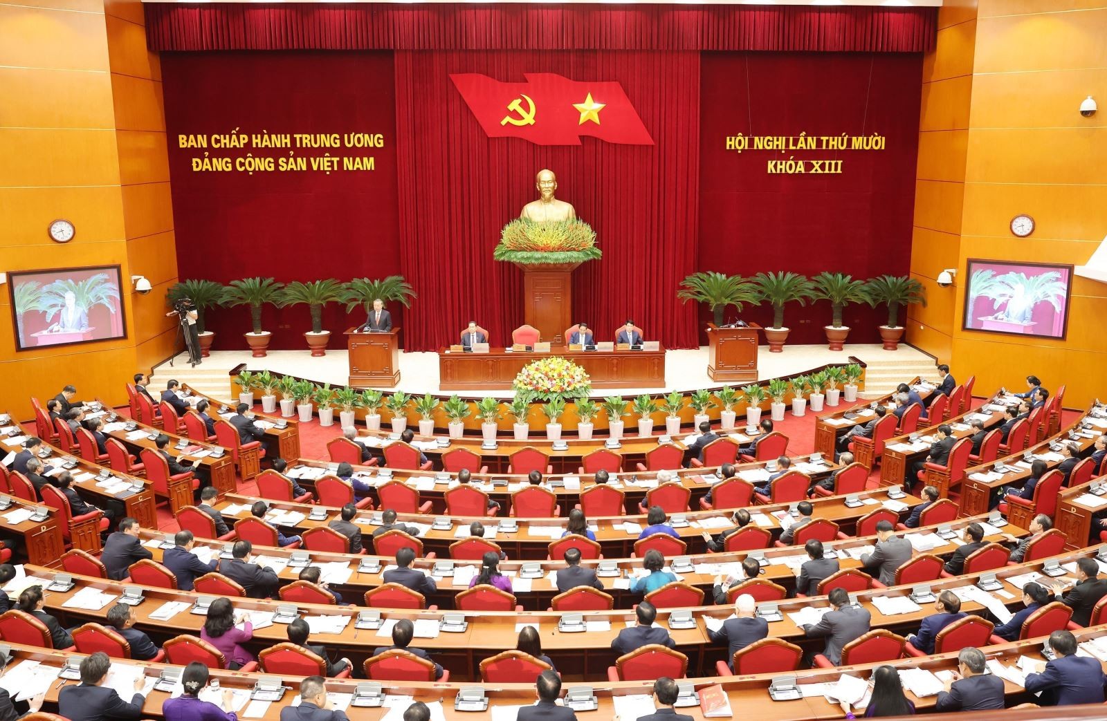 Đảng đổi mới đưa đất nước vươn mình Đảng đổi mới đưa đất nước vươn mình