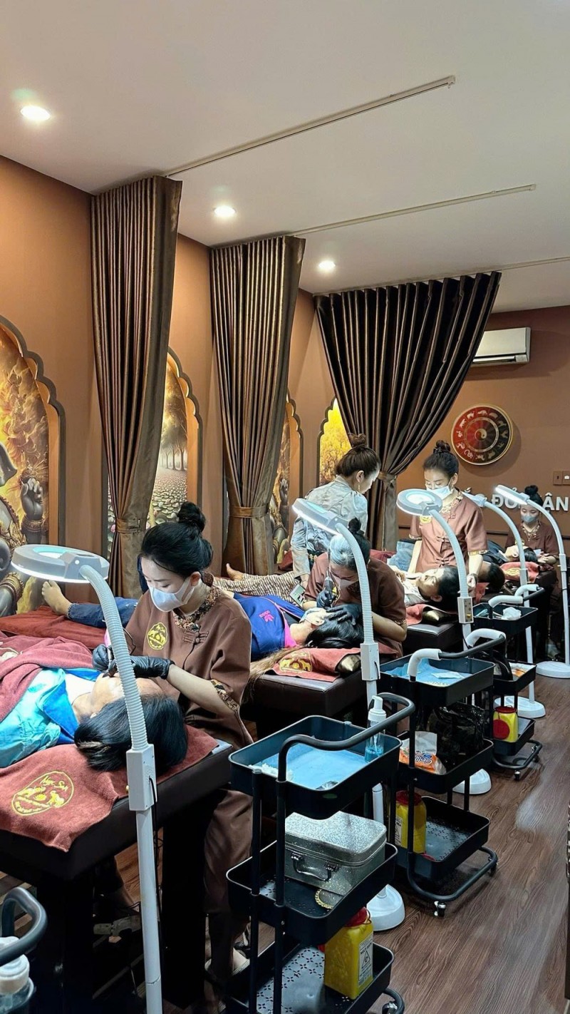Làm đẹp theo phong cách Thái Lan với chân mày phong thuỷ Ngọc San Làm đẹp theo phong cách Thái Lan với chân mày phong thuỷ Ngọc San