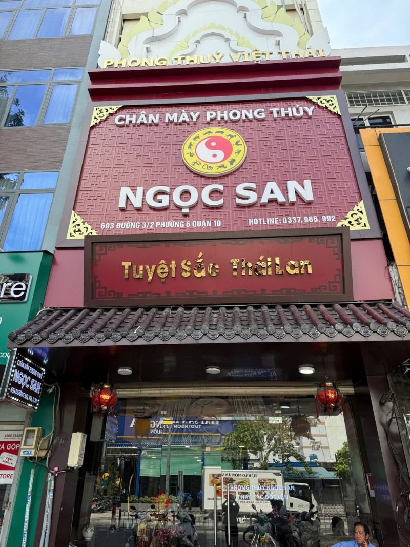 Làm đẹp theo phong cách Thái Lan với chân mày phong thuỷ Ngọc San Làm đẹp theo phong cách Thái Lan với chân mày phong thuỷ Ngọc San