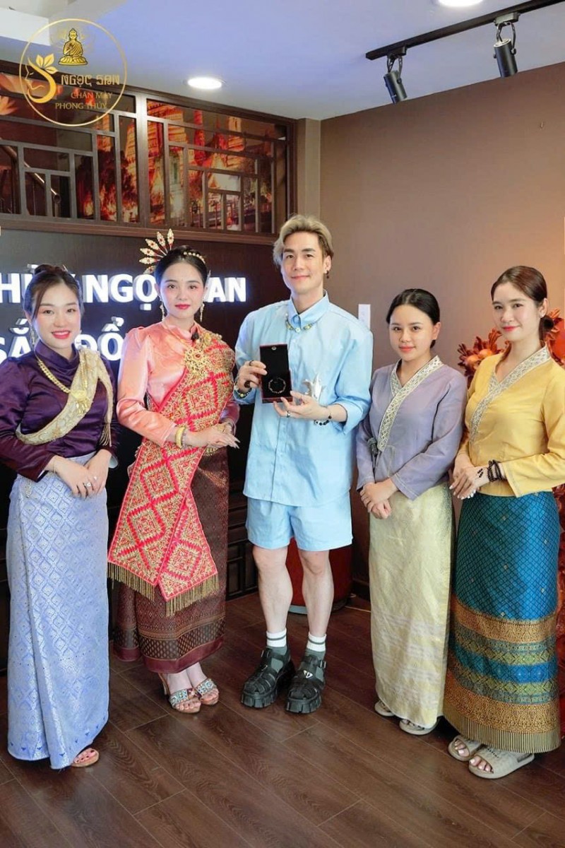Làm đẹp theo phong cách Thái Lan với chân mày phong thuỷ Ngọc San Làm đẹp theo phong cách Thái Lan với chân mày phong thuỷ Ngọc San