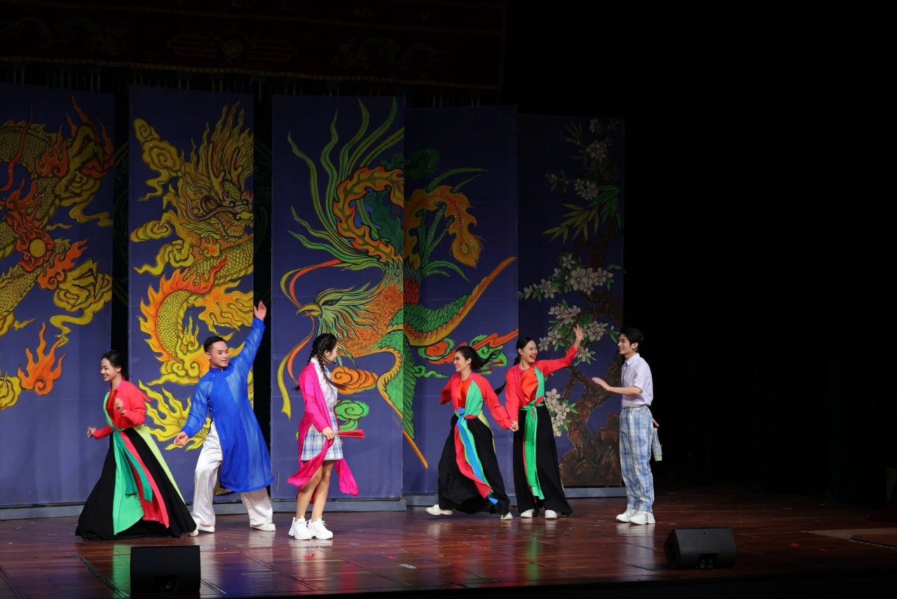 Heritage Enducation: Bringing Cheo to Audiences through "Time-traveling Thi Mau" Heritage Enducation: Bringing Cheo to Audiences through "Time-traveling Thi Mau"