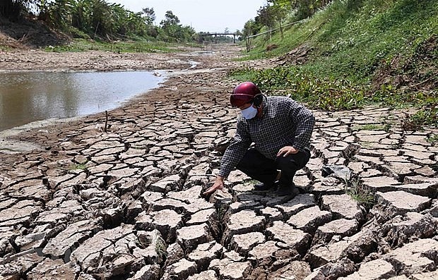 A canal dries up as a result of drought (Photo: VNA) A canal dries up as a result of drought (Photo: VNA)