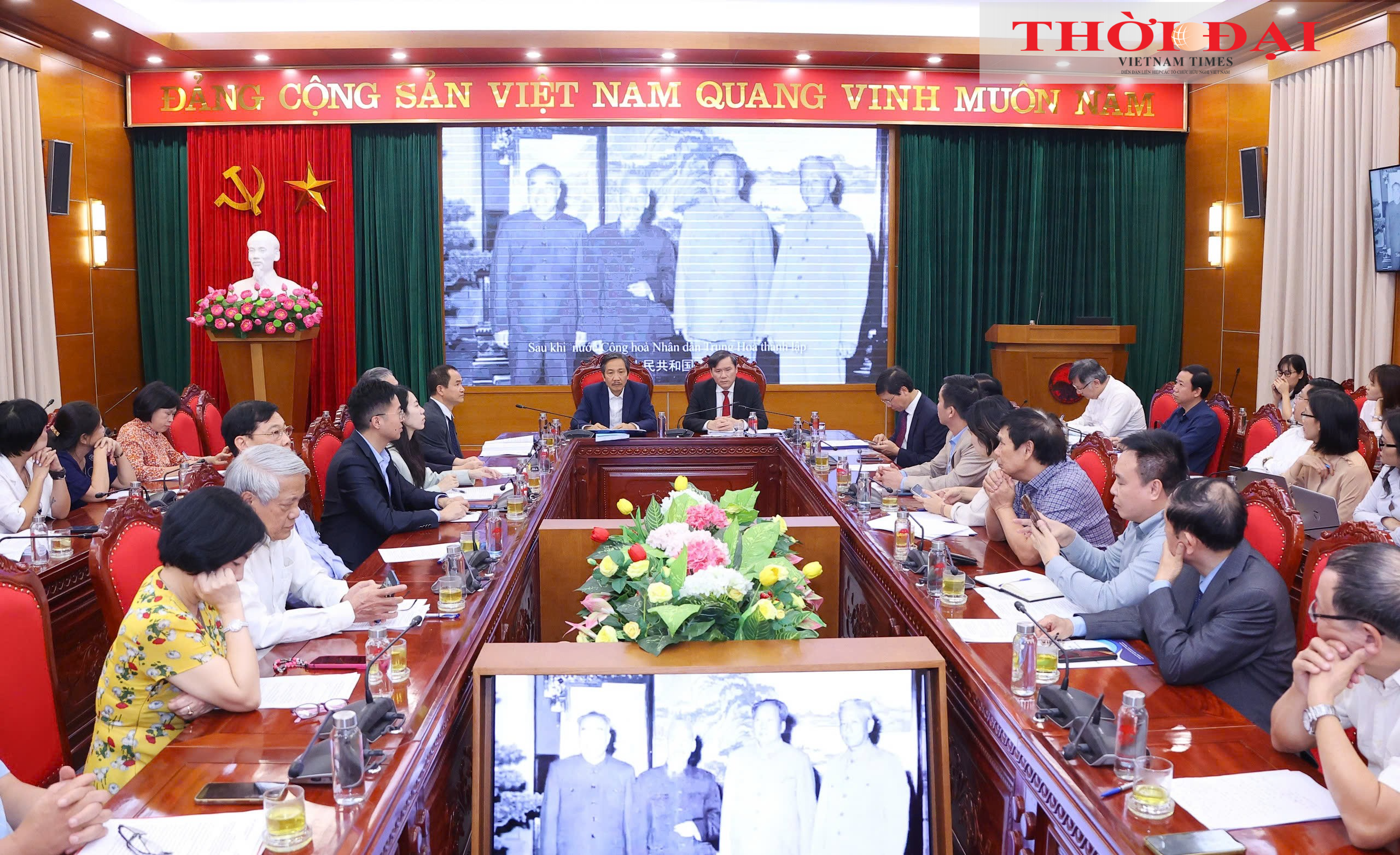 Hồ Chí Minh - Biểu tượng của tình hữu nghị Việt - Trung Hồ Chí Minh - Biểu tượng của tình hữu nghị Việt - Trung
