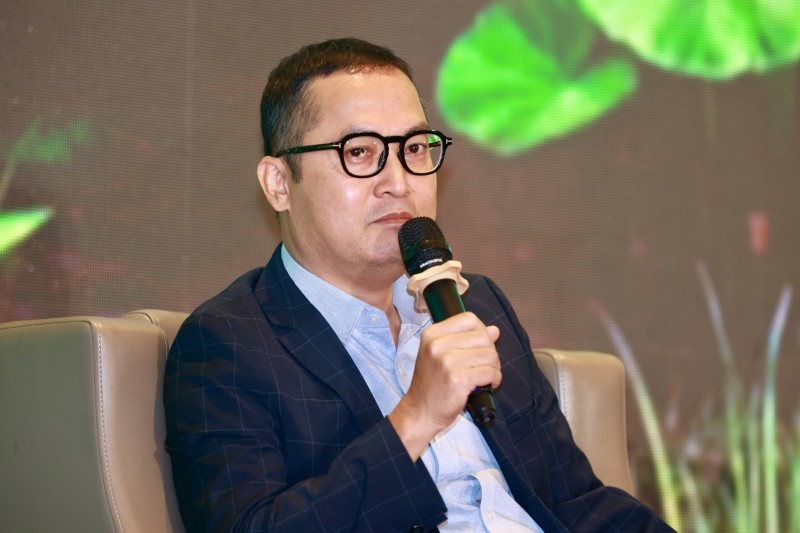 “Xu hướng tiêu dùng xanh tạo ra áp lực lớn buộc doanh nghiệp phải nhanh chóng thay đổi và thích nghi” “Xu hướng tiêu dùng xanh tạo ra áp lực lớn buộc doanh nghiệp phải nhanh chóng thay đổi và thích nghi”