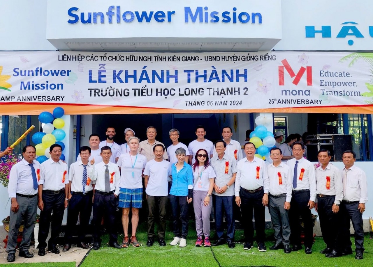 On June 16, 2024, the Kien Giang Union of Friendship Organizations inaugurated six classrooms, 20 computer sets, and a playground at Long Thanh 2 Primary School in Long Thanh Commune, Giong Rieng District, with a total funding of over VND 4.2 billion. This amount was raised through sponsorship by Sunflower Mission (USA) at the Union’s request. 