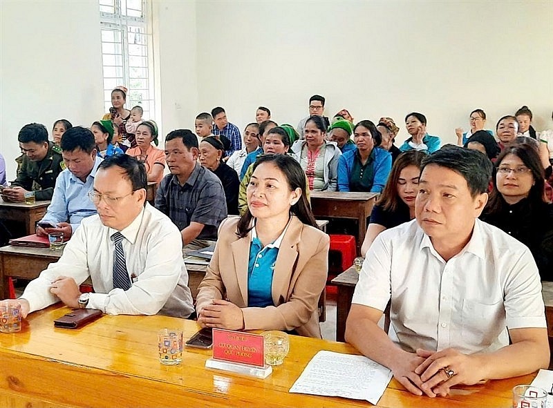 The opening ceremony of a new literacy class to combat illiteracy was held in Lam Hop village, Tri Le commune, Que Phong district. Photo: Ai Van The opening ceremony of a new literacy class to combat illiteracy was held in Lam Hop village, Tri Le commune, Que Phong district. Photo: Ai Van
