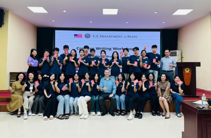 Học sinh ở Thanh Hóa có thêm cơ hội nhận học bổng tiếng Anh do Đại sứ quán Hoa Kỳ tài trợ Học sinh ở Thanh Hóa có thêm cơ hội nhận học bổng tiếng Anh do Đại sứ quán Hoa Kỳ tài trợ