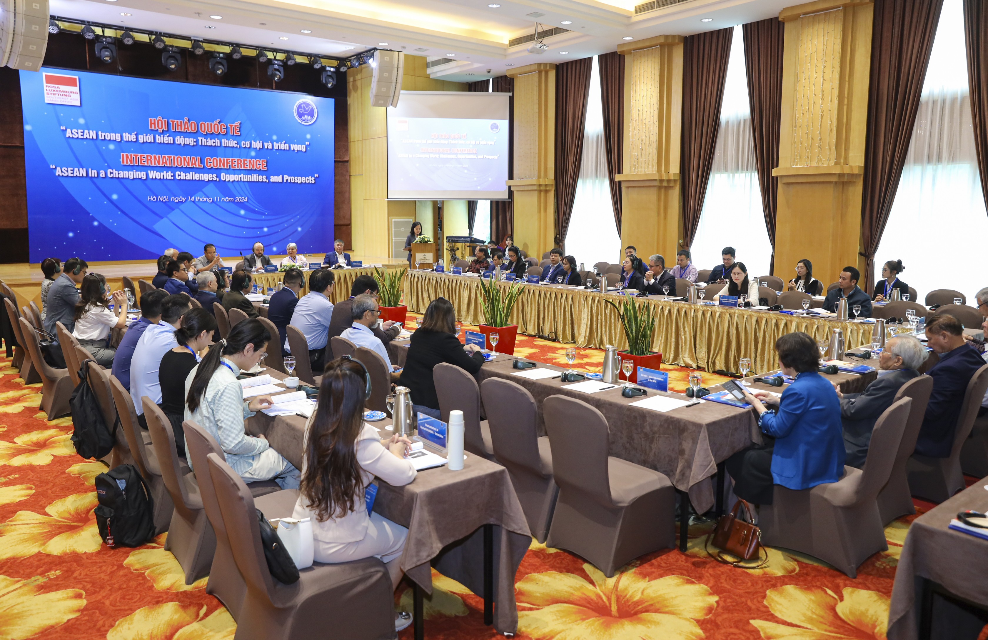 Quang cảnh Hội thảo quốc tế “ASEAN trong thế giới biến động: Thách thức, cơ hội và triển vọng” Quang cảnh Hội thảo quốc tế “ASEAN trong thế giới biến động: Thách thức, cơ hội và triển vọng”