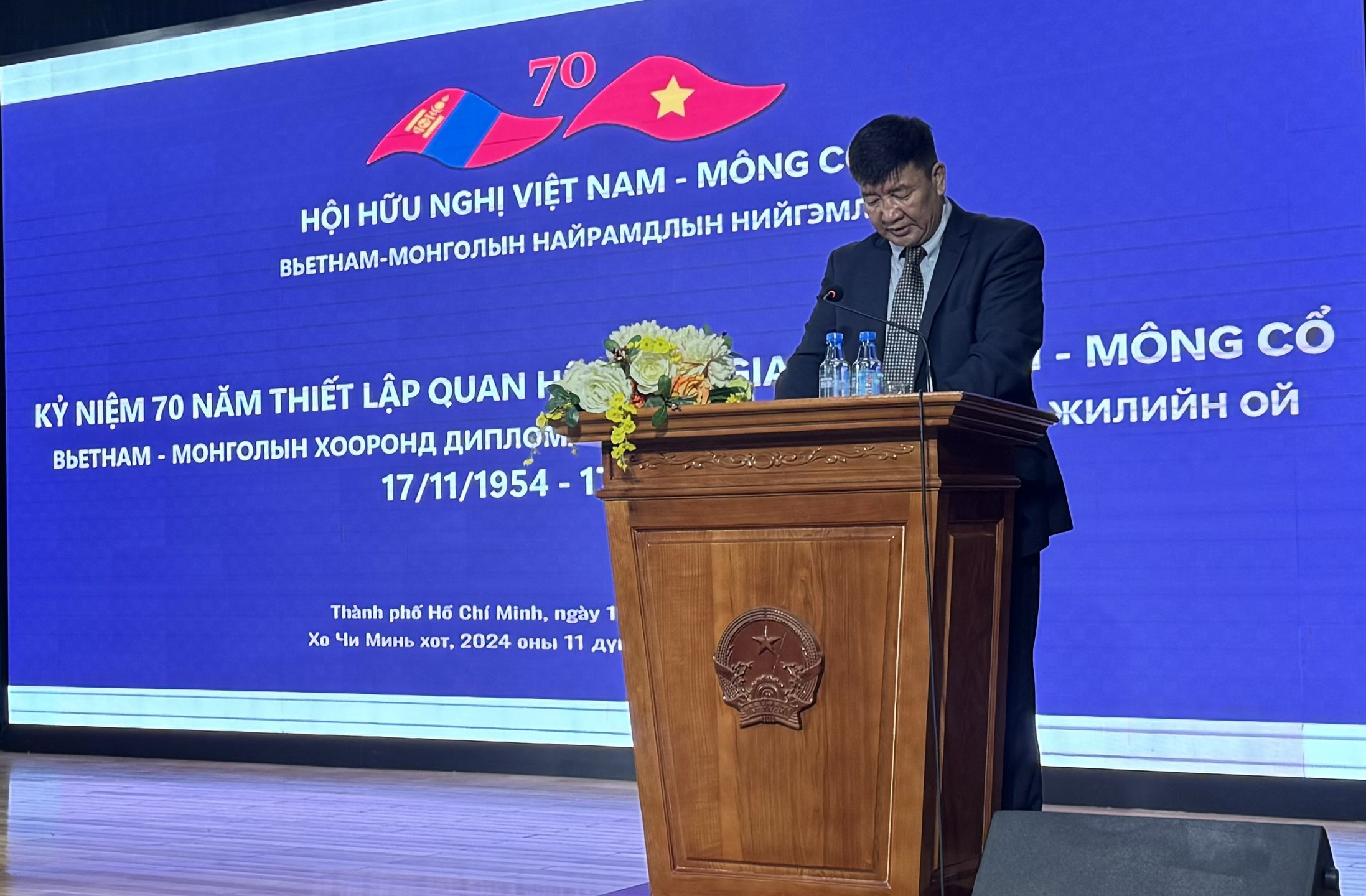 Đại sứ đặc mệnh toàn quyền Mông Cổ tại Việt Nam Jigjee Sereejav phát biểu tại lễ kỷ niệm. Đại sứ đặc mệnh toàn quyền Mông Cổ tại Việt Nam Jigjee Sereejav phát biểu tại lễ kỷ niệm.