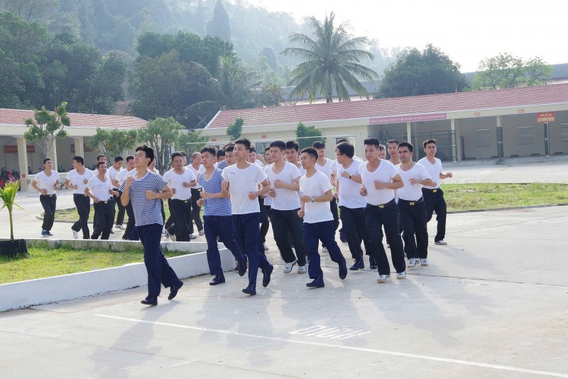 Cán bộ, chiến sĩ Vùng 3 Hải quân chạy bộ vì Trường Sa xanh