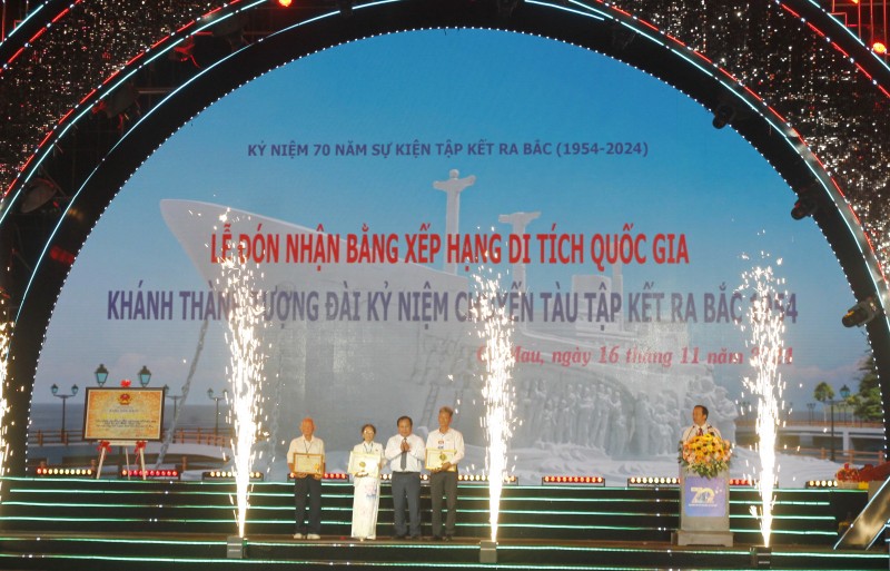 Cà Mau khánh thành Tượng đài kỷ niệm chuyến tàu tập kết ra Bắc năm 1954 Cà Mau khánh thành Tượng đài kỷ niệm chuyến tàu tập kết ra Bắc năm 1954