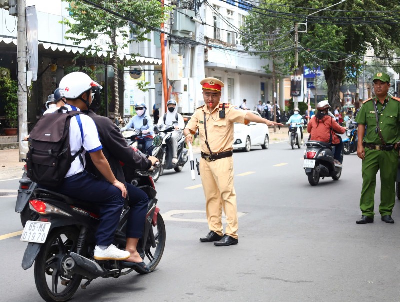Cần Thơ yêu cầu gắn trách nhiệm trong bảo đảm trật tự, ATGT cho lứa tuổi học sinh Cần Thơ yêu cầu gắn trách nhiệm trong bảo đảm trật tự, ATGT cho lứa tuổi học sinh