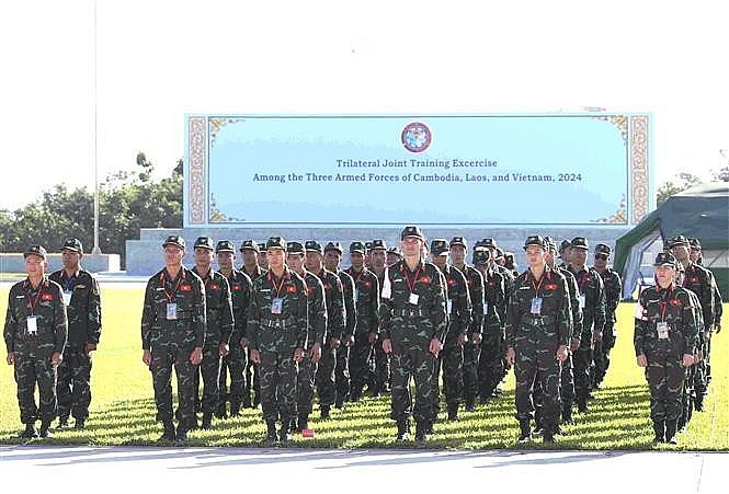 Vietnamese officers and soldiers at the exercise in Cambodia. (Photo: VNA) Vietnamese officers and soldiers at the exercise in Cambodia. (Photo: VNA)