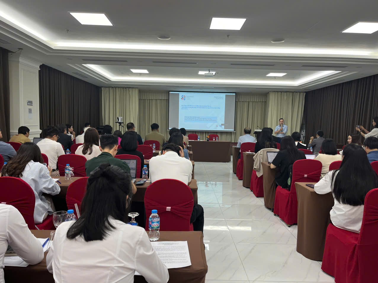 Hội thảo Xúc tiến thương mại với chuyên đề: Tiềm năng xuất khẩu các sản phẩm chính ngạch sang thị trường châu Âu. Hội thảo Xúc tiến thương mại với chuyên đề: Tiềm năng xuất khẩu các sản phẩm chính ngạch sang thị trường châu Âu.