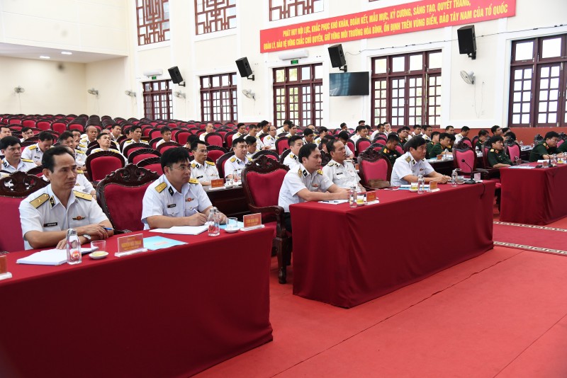 Các đại biểu dự nghe kết luận kiểm tra. Các đại biểu dự nghe kết luận kiểm tra.