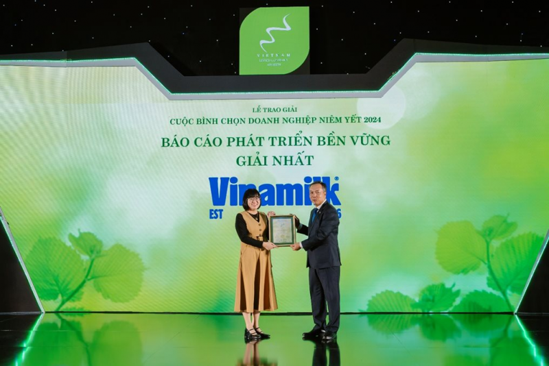 Vinamilk tiếp tục giành Giải nhất Báo cáo phát triển bền vững và kéo dài thành tích 12 năm liên tiếp nằm trong Top 3. Vinamilk tiếp tục giành Giải nhất Báo cáo phát triển bền vững và kéo dài thành tích 12 năm liên tiếp nằm trong Top 3.