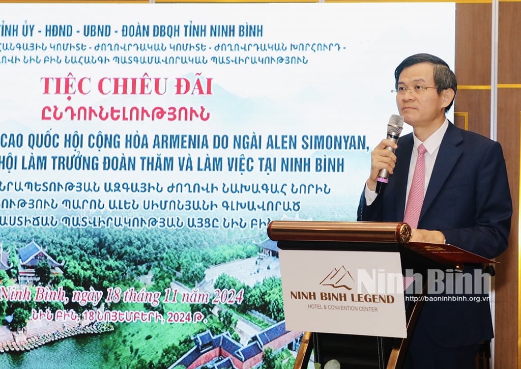 Ninh Binh Provincial Party Secretary Doan Minh Huan delivers a welcoming speech (Photo: Ninh Binh Newspaper) Ninh Binh Provincial Party Secretary Doan Minh Huan delivers a welcoming speech (Photo: Ninh Binh Newspaper)