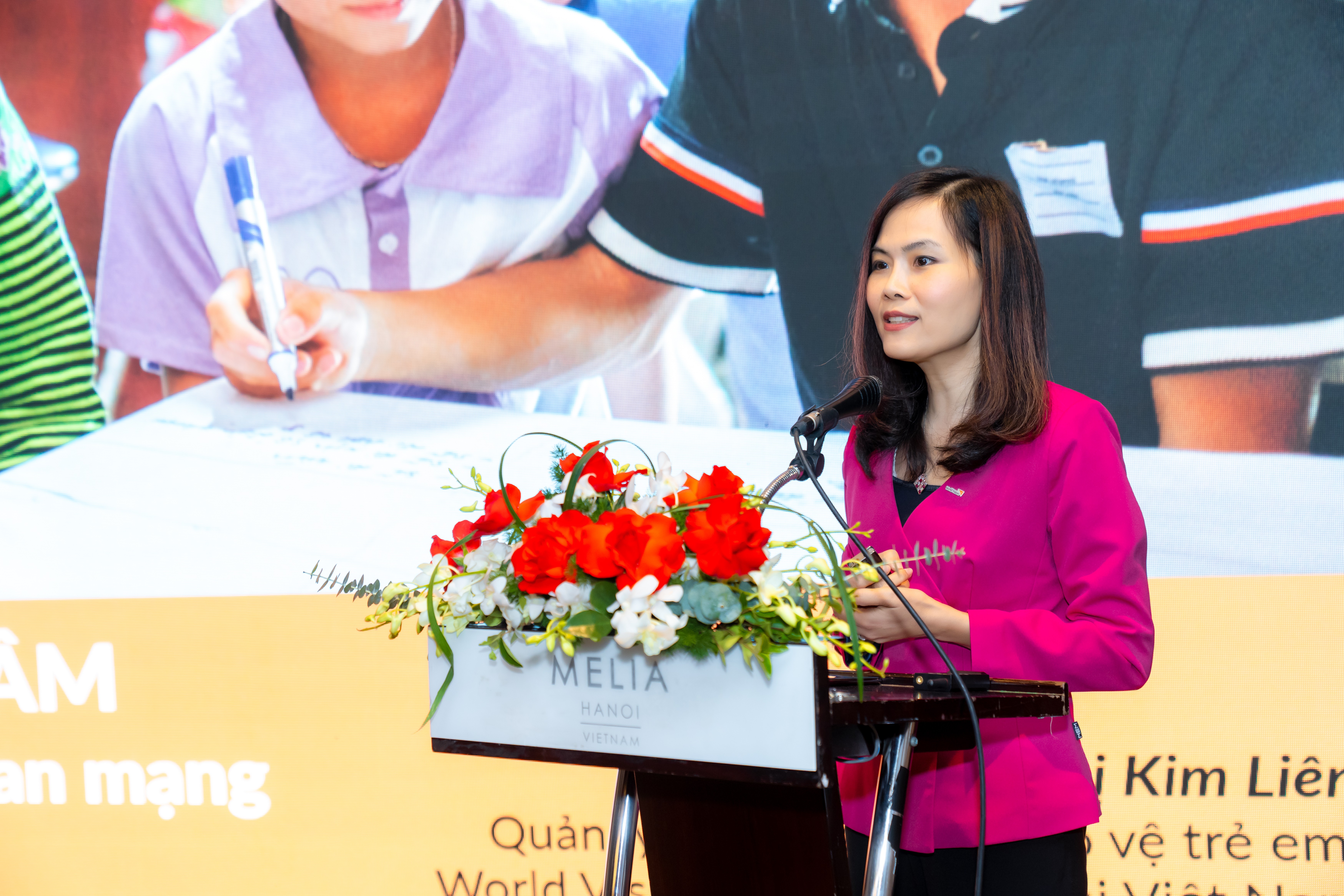 World Vision đồng hành cùng Việt Nam bảo vệ trẻ em trên không gian mạng World Vision đồng hành cùng Việt Nam bảo vệ trẻ em trên không gian mạng