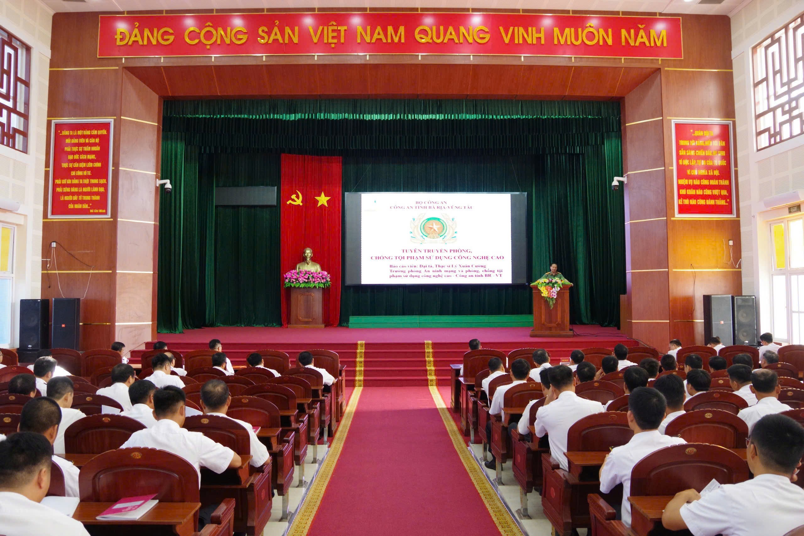 Vùng 2 Hải quân phối hợp tổ chức thông tin, tuyên truyền, phổ biến giáo dục pháp luật năm 2024 Vùng 2 Hải quân phối hợp tổ chức thông tin, tuyên truyền, phổ biến giáo dục pháp luật năm 2024