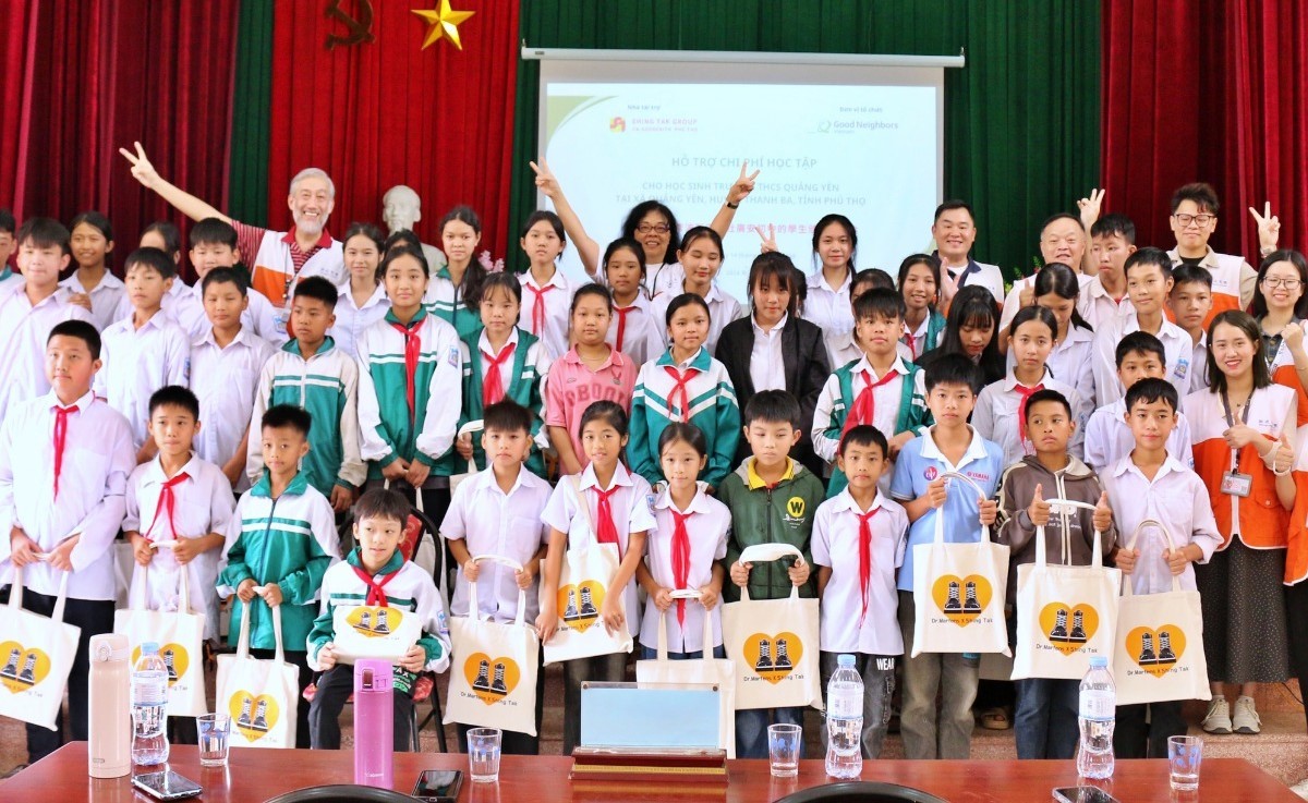 Shing Tak Group Awards 48 Scholarships to Students in Phu Tho Shing Tak Group Awards 48 Scholarships to Students in Phu Tho