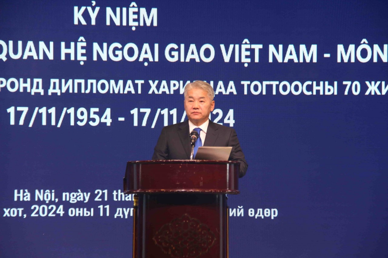 Member of Parliament, Minister of Food, Agriculture, and Light Industry of Mongolia, and Chairman of the Mongolian Subcommittee in the Vietnam-Mongolia Intergovernmental Committee Member of Parliament, Minister of Food, Agriculture, and Light Industry of Mongolia, and Chairman of the Mongolian Subcommittee in the Vietnam-Mongolia Intergovernmental Committee