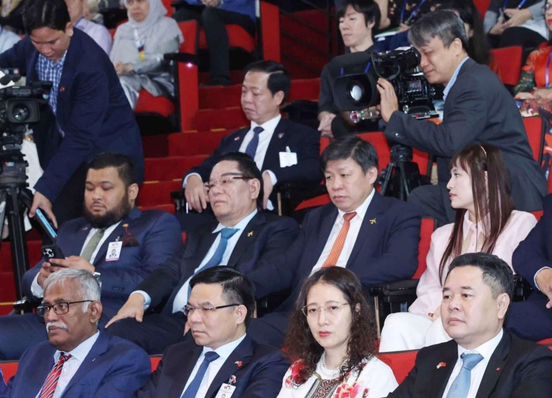 Tổng Bí thư Tô Lâm phát biểu chính sách tại Trường Đại học quốc gia Malaya Tổng Bí thư Tô Lâm phát biểu chính sách tại Trường Đại học quốc gia Malaya