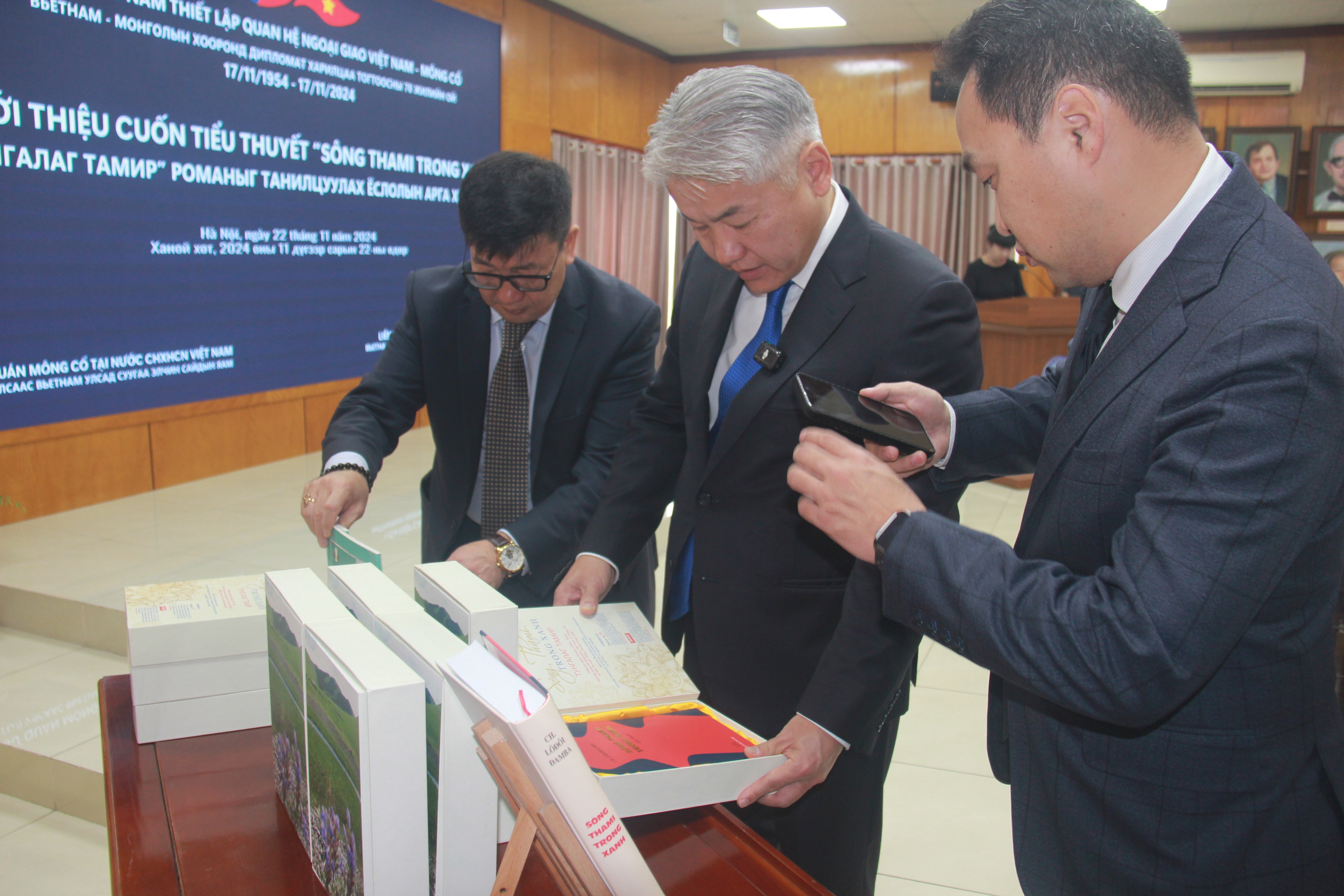 “Sông Thami trong xanh” - Dấu ấn văn học Mông Cổ tại Việt Nam “Sông Thami trong xanh” - Dấu ấn văn học Mông Cổ tại Việt Nam