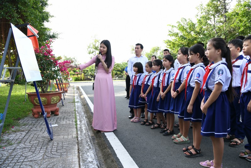 Tình yêu và những hiểu biết sâu sắc về biển đảo quê hương từ triển lãm Hoàng Sa, Trường Sa Tình yêu và những hiểu biết sâu sắc về biển đảo quê hương từ triển lãm Hoàng Sa, Trường Sa