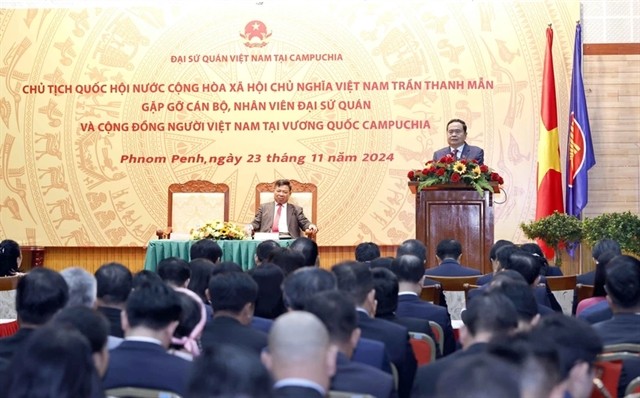 Chairman of the Vietnamese National Assembly Trần Thanh Mẫn speaks at the meeting with the staff of the Vietnamese Embassy, and representatives of the Vietnamese community in Cambodia. VNA/VNS Photo Chairman of the Vietnamese National Assembly Trần Thanh Mẫn speaks at the meeting with the staff of the Vietnamese Embassy, and representatives of the Vietnamese community in Cambodia. VNA/VNS Photo