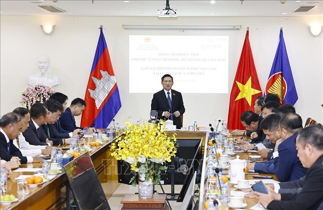 Deputy Prime Minister and Minister of Finance Ho Duc Phoc met with the Vietnam-Cambodia Business Association (VCBA) Deputy Prime Minister and Minister of Finance Ho Duc Phoc met with the Vietnam-Cambodia Business Association (VCBA)