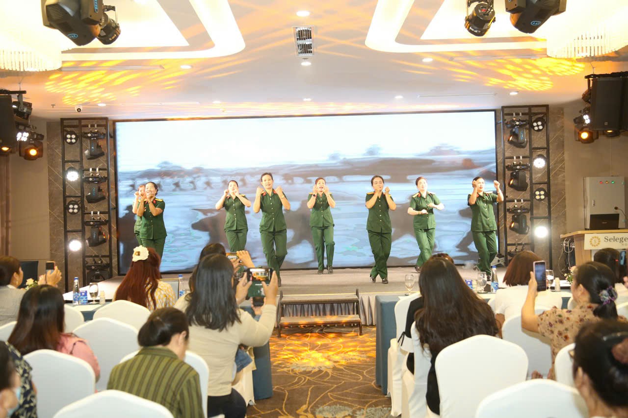 Dinh dưỡng đủ đầy cho mẹ và bé Dinh dưỡng đủ đầy cho mẹ và bé