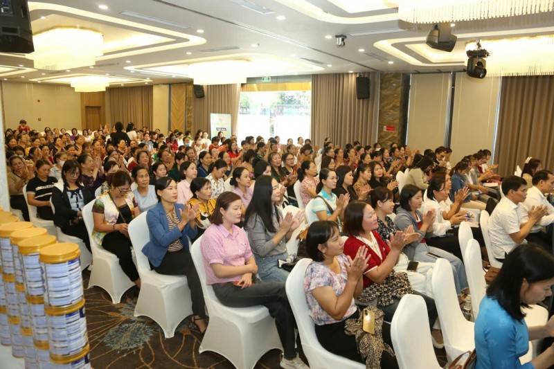 Dinh dưỡng đủ đầy cho mẹ và bé Dinh dưỡng đủ đầy cho mẹ và bé