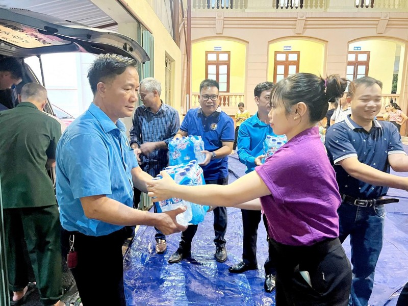 Kinh phí 2% giúp công đoàn thực hiện tốt nhiệm vụ chăm lo người lao động Kinh phí 2% giúp công đoàn thực hiện tốt nhiệm vụ chăm lo người lao động