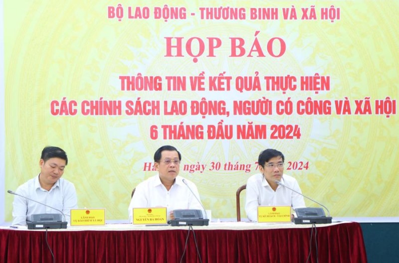 Người lao động được hưởng nhiều lợi ích từ Luật BHXH sửa đổi Người lao động được hưởng nhiều lợi ích từ Luật BHXH sửa đổi