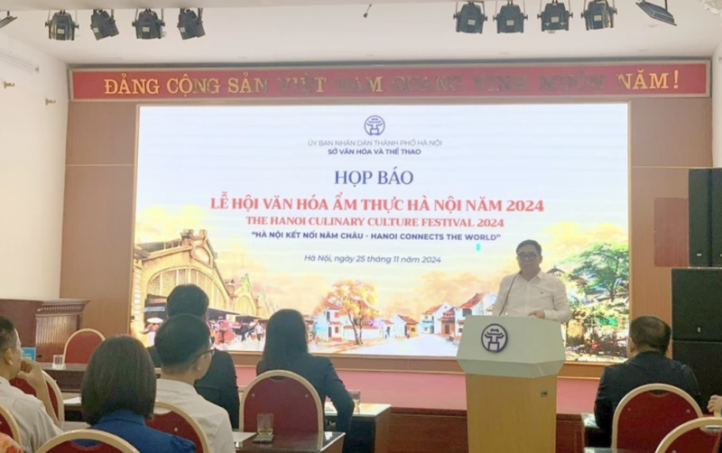 Giám đốc Sở Văn hóa và Thể thao Hà Nội Đỗ Đình Hồng phát biểu tại họp báo (Ảnh: T.L). Giám đốc Sở Văn hóa và Thể thao Hà Nội Đỗ Đình Hồng phát biểu tại họp báo (Ảnh: T.L).