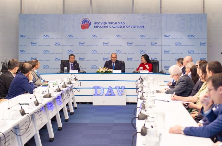 Speaking to DAV's lecturers and students, the Bulgarian President positioned both nations as crucial bridges, with Việt Nam serving as a connector between Bulgaria and the Association of Southeast Asian Nations (ASEAN) and Bulgaria acting as a gateway for Việt Nam to the European Union.