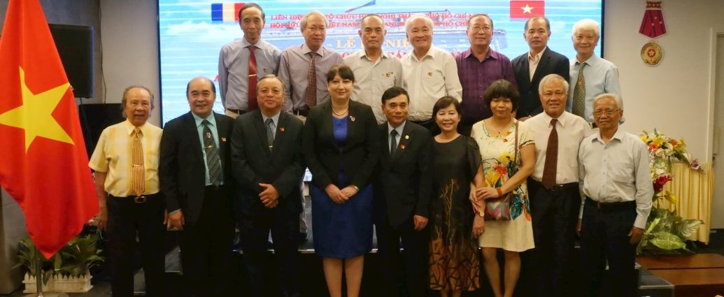 Các đại biểu chụp ảnh kỷ niệm. (Ảnh: hufo.vn) Các đại biểu chụp ảnh kỷ niệm. (Ảnh: hufo.vn)