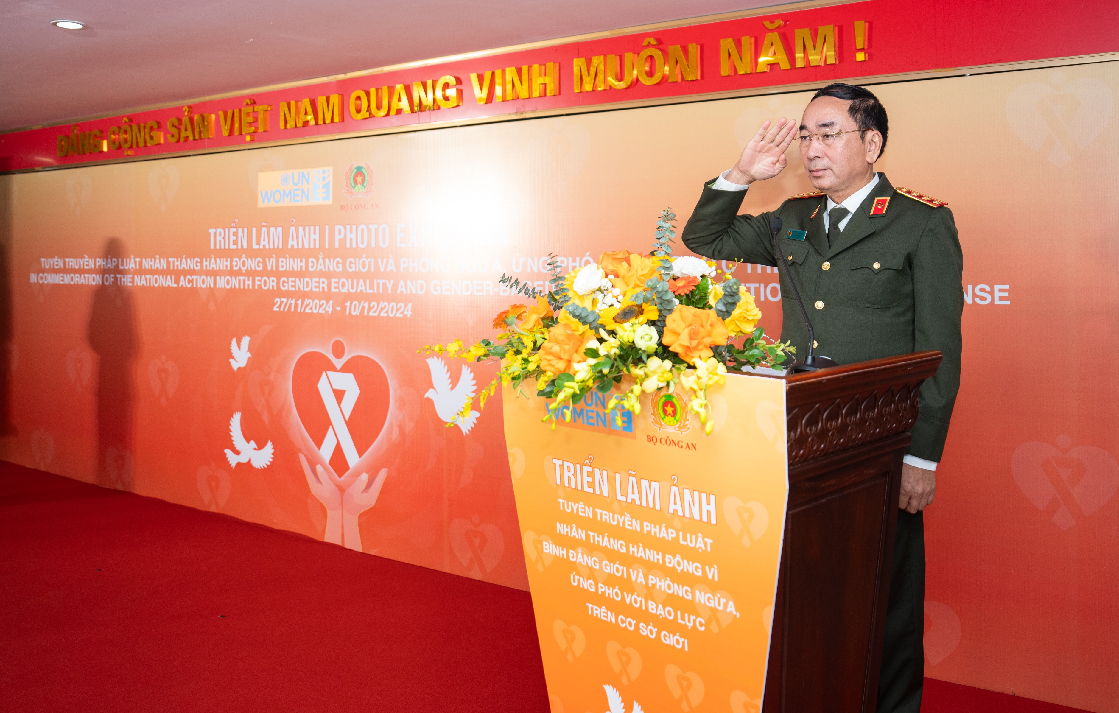 63 bức ảnh mang thông điệp về bình đẳng giới và phòng ngừa, ứng phó bạo lực trên cơ sở giới 63 bức ảnh mang thông điệp về bình đẳng giới và phòng ngừa, ứng phó bạo lực trên cơ sở giới